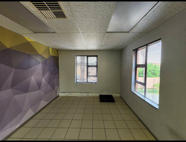 140M² OFFICE TO LET IN NORTH RIDING